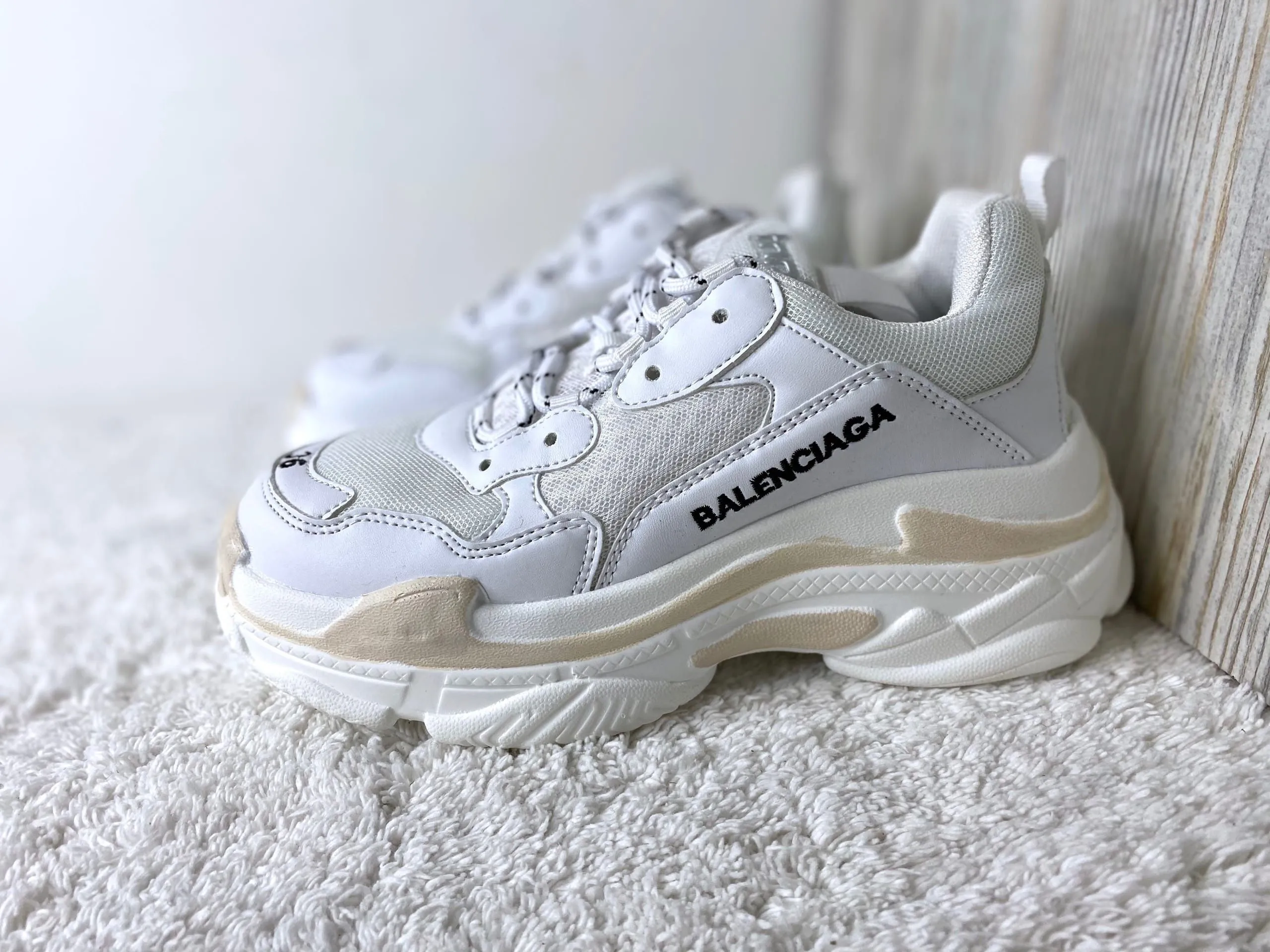 Женские Balenciaga Triple S белые Женские Balenciaga Triple S белые