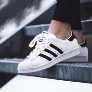 Кроссовки Adidas Superstar белые с черными полосками