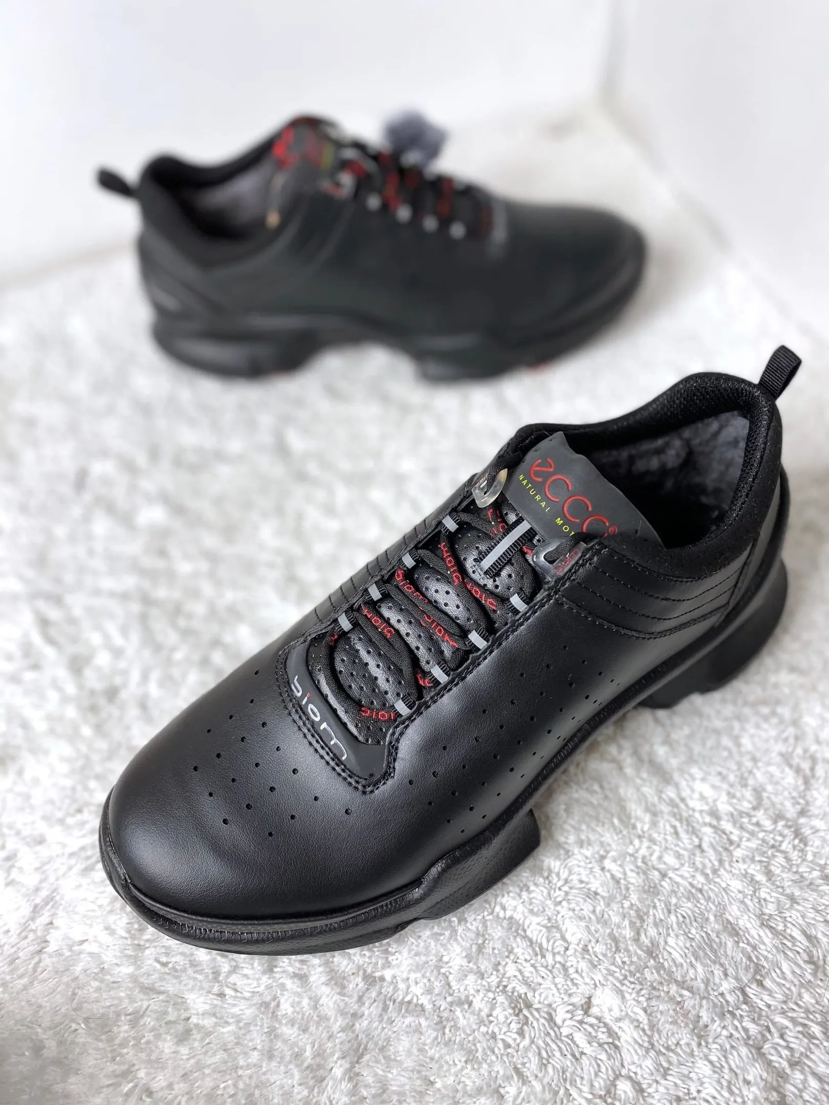 Ecco Biom зимние черные c красным