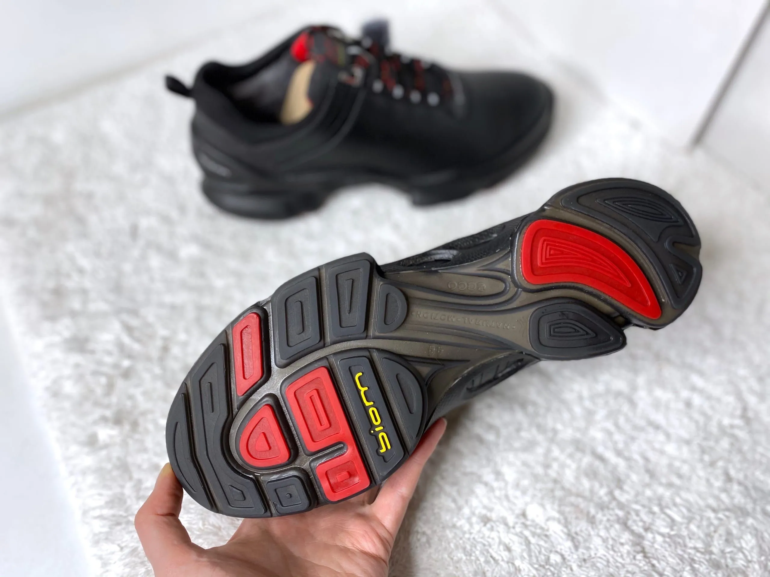 Ecco Biom зимние черные c красным