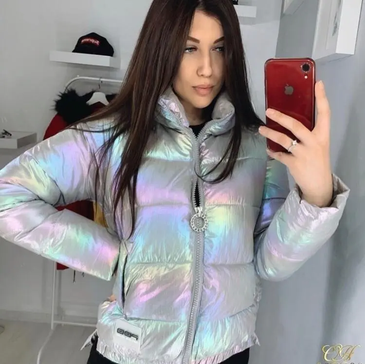 Женская куртка хамелеон с белым мехом