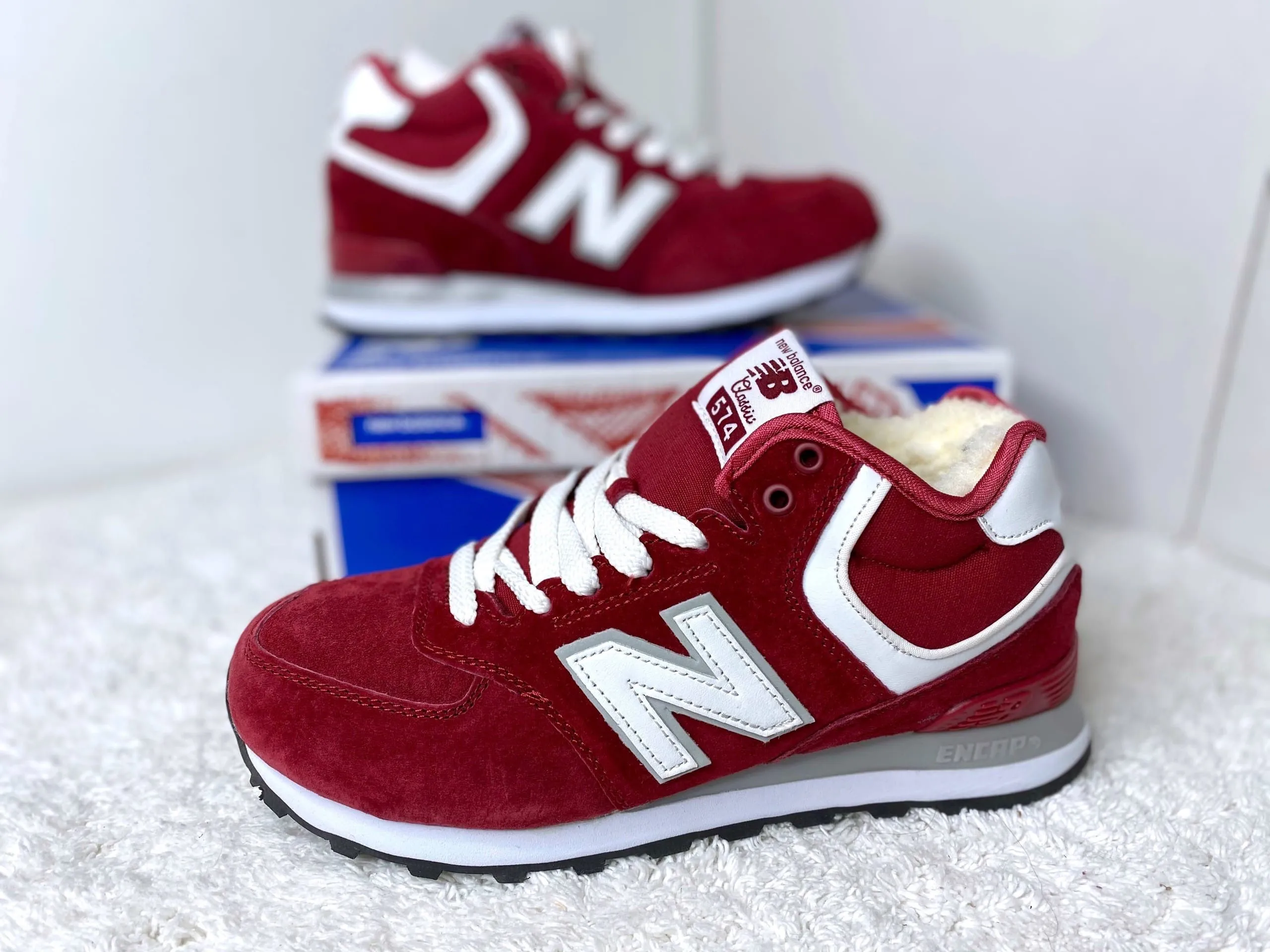 Женские New Balance высокие бордовые