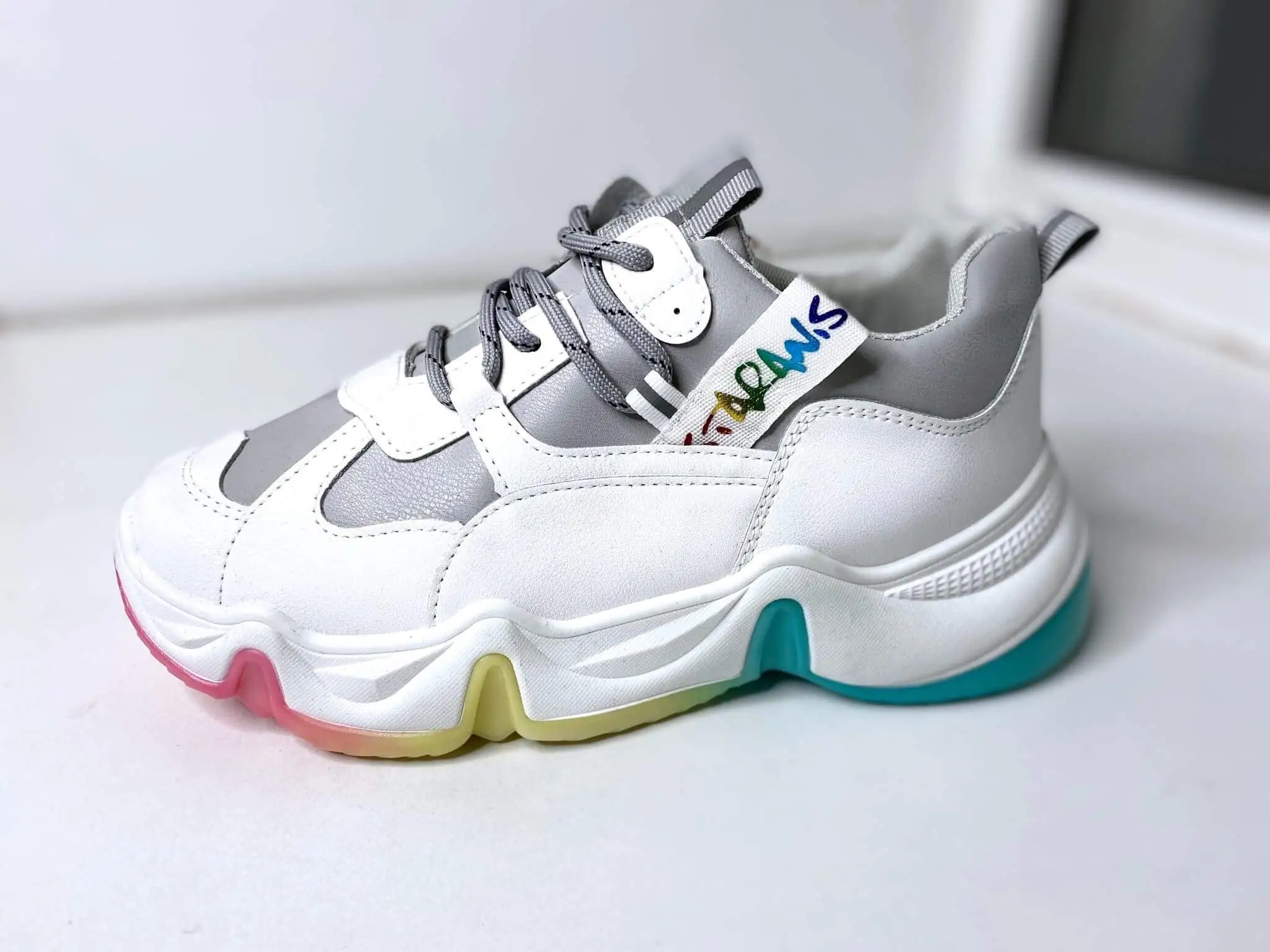 Buffalo белые на платформе с цветной подошвой Twiks