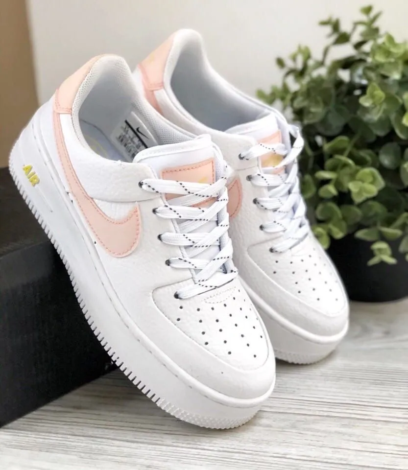 Белые низкие кроссовки Nike Air Forse 1 Sage Белые низкие кроссовки Nike Air Forse 1 Sage