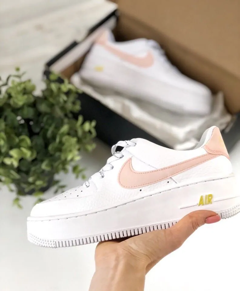 Белые низкие кроссовки Nike Air Forse 1 Sage Белые низкие кроссовки Nike Air Forse 1 Sage