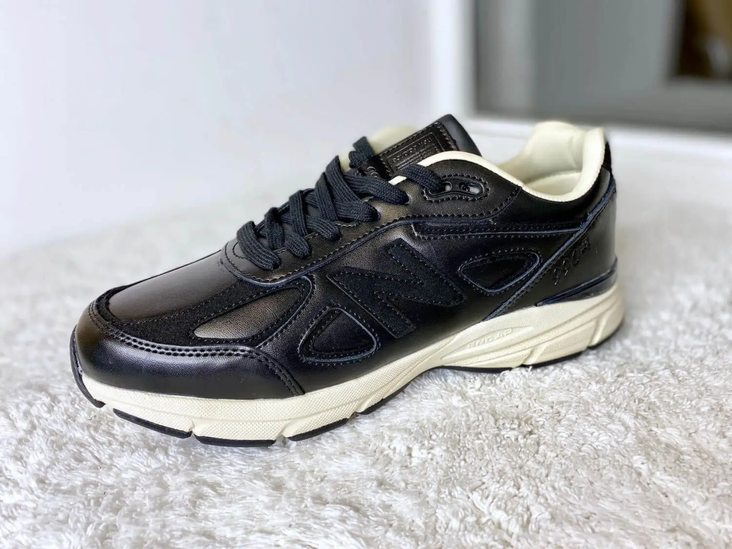 Кроссовки New Balance (Нью Баланс) 990 черные с белым кожаные Кроссовки New Balance (Нью Баланс) 990 черные с белым кожаные