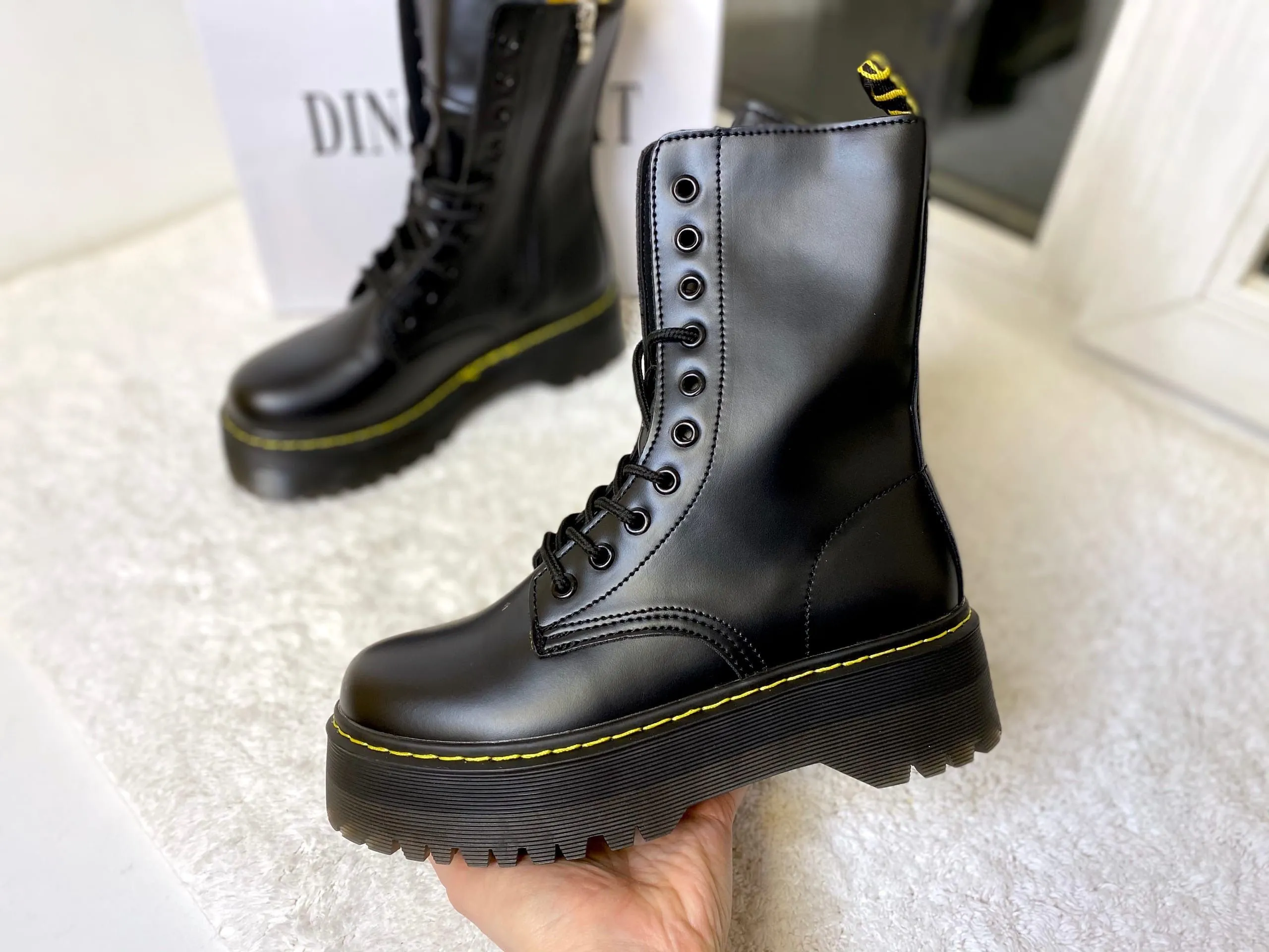 Ботинки на толстой подошве Dino