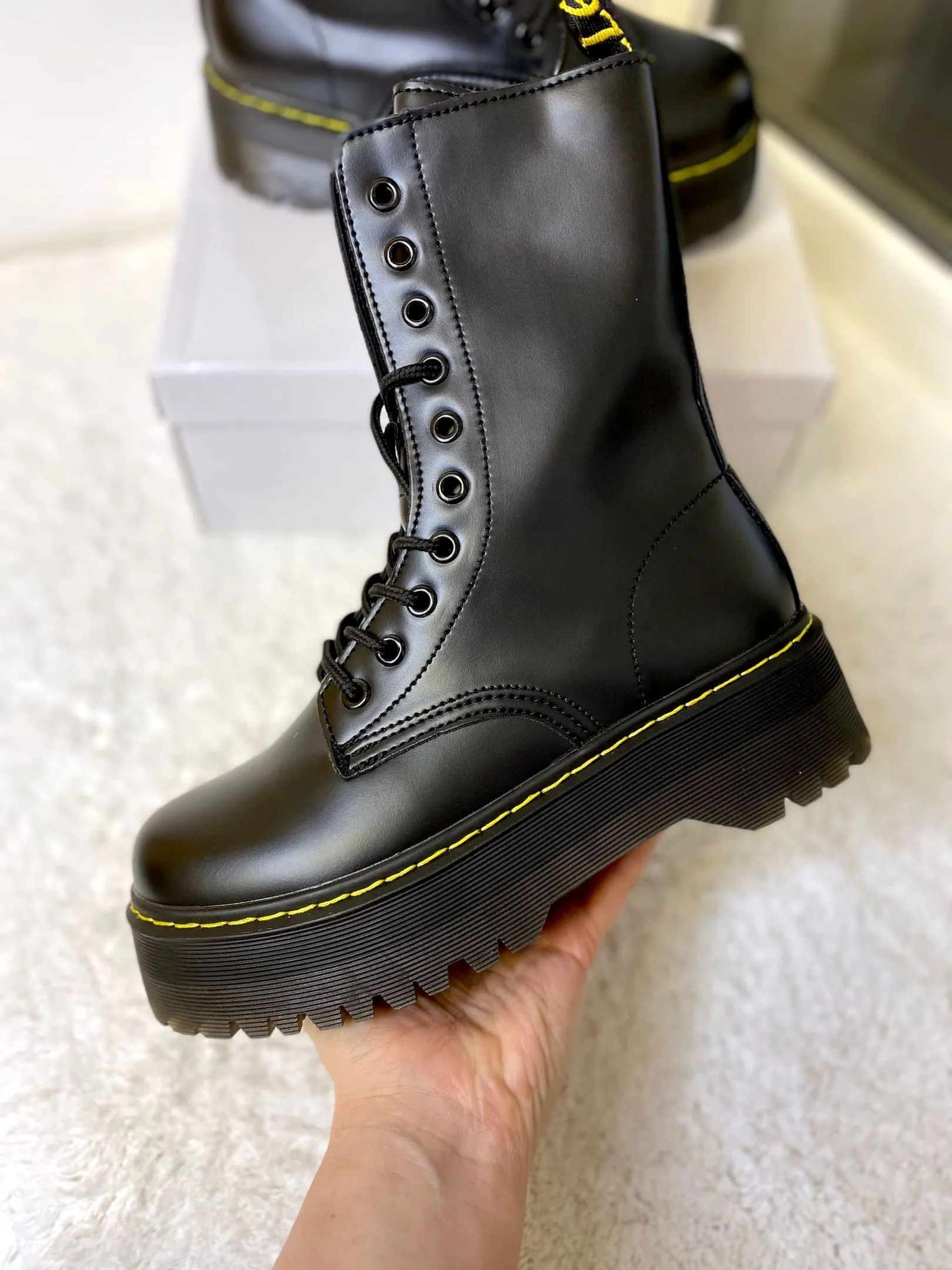 Ботинки на толстой подошве Dino