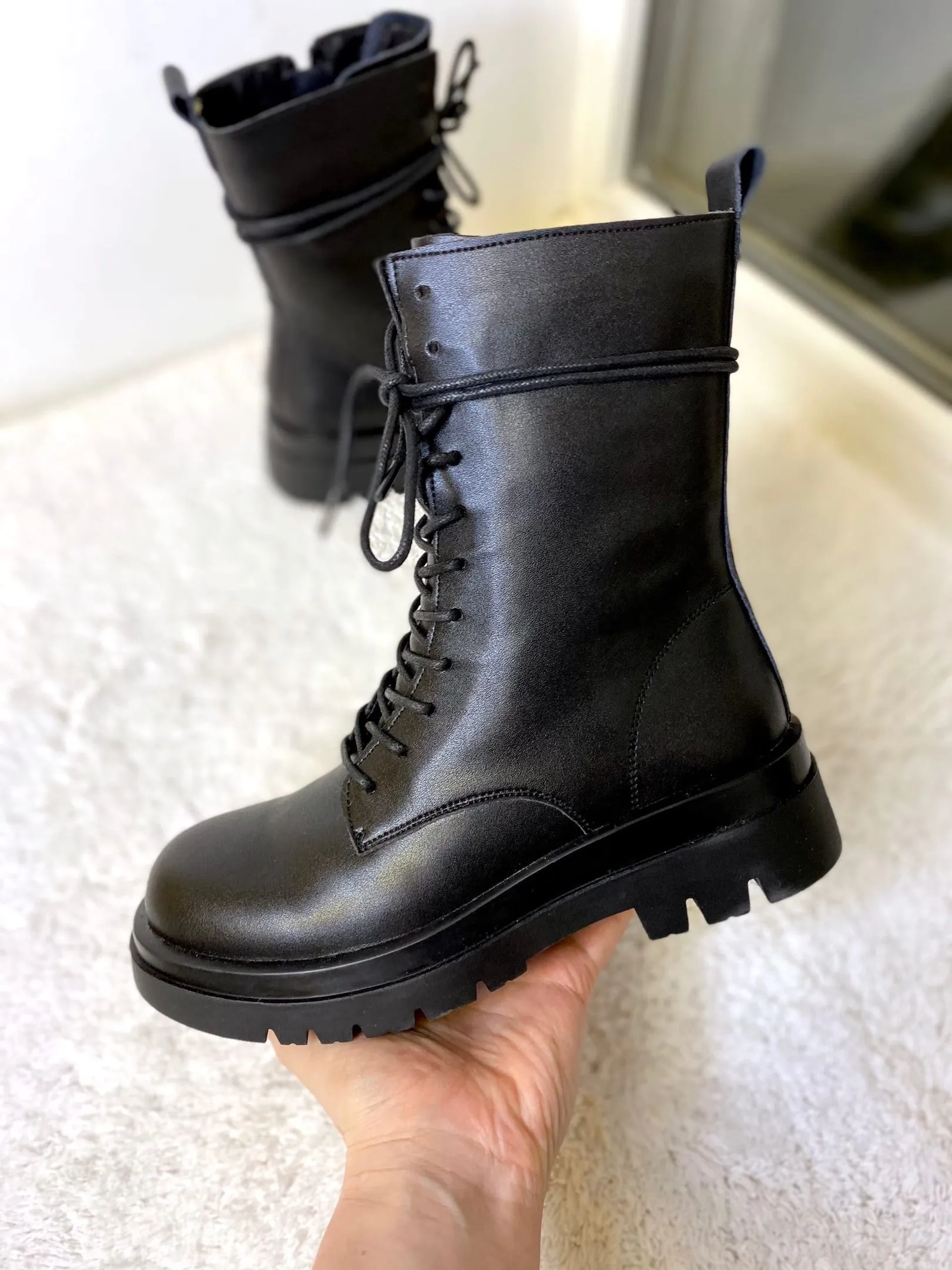 Ботинки на толстой подошве Dino