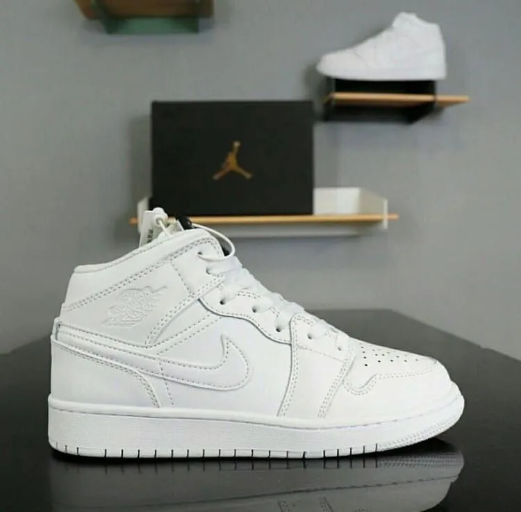 Nike Air Jordan Retro High белые