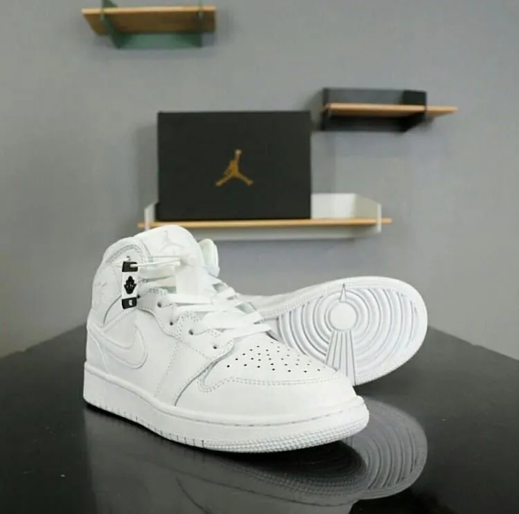 Nike Air Jordan Retro High белые