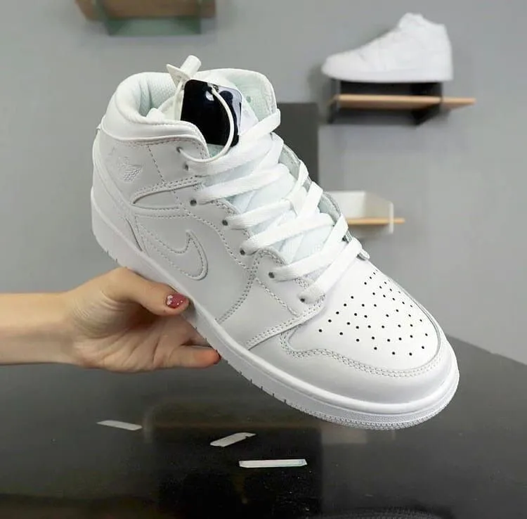 Nike Air Jordan Retro High белые