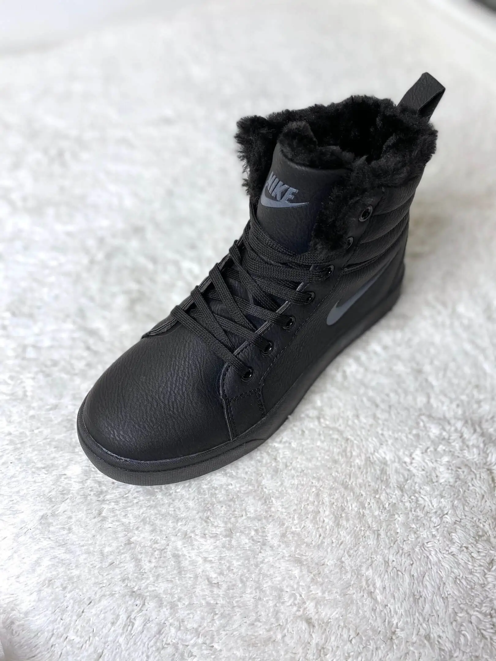 Nike высокие черные с мехом Nike высокие черные с мехом