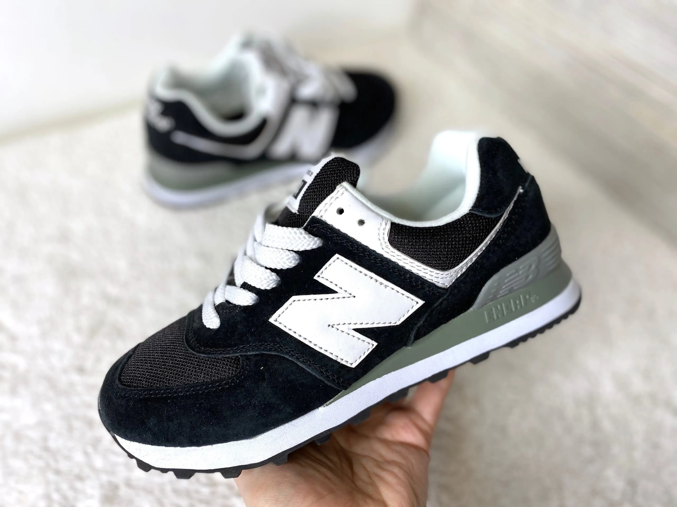 New Balance 574 Нуар черные с белым