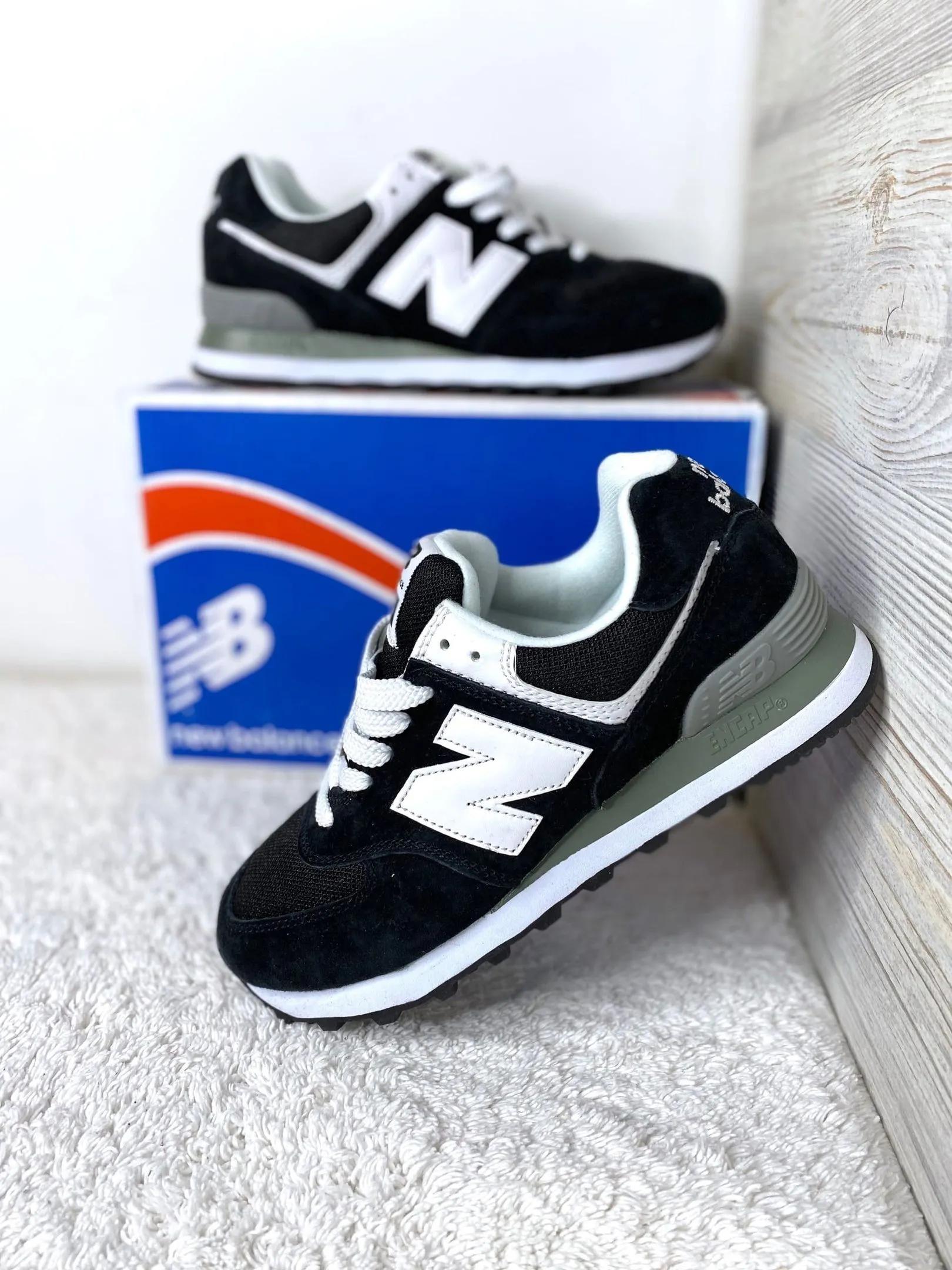 New Balance 574 Нуар черные с белым