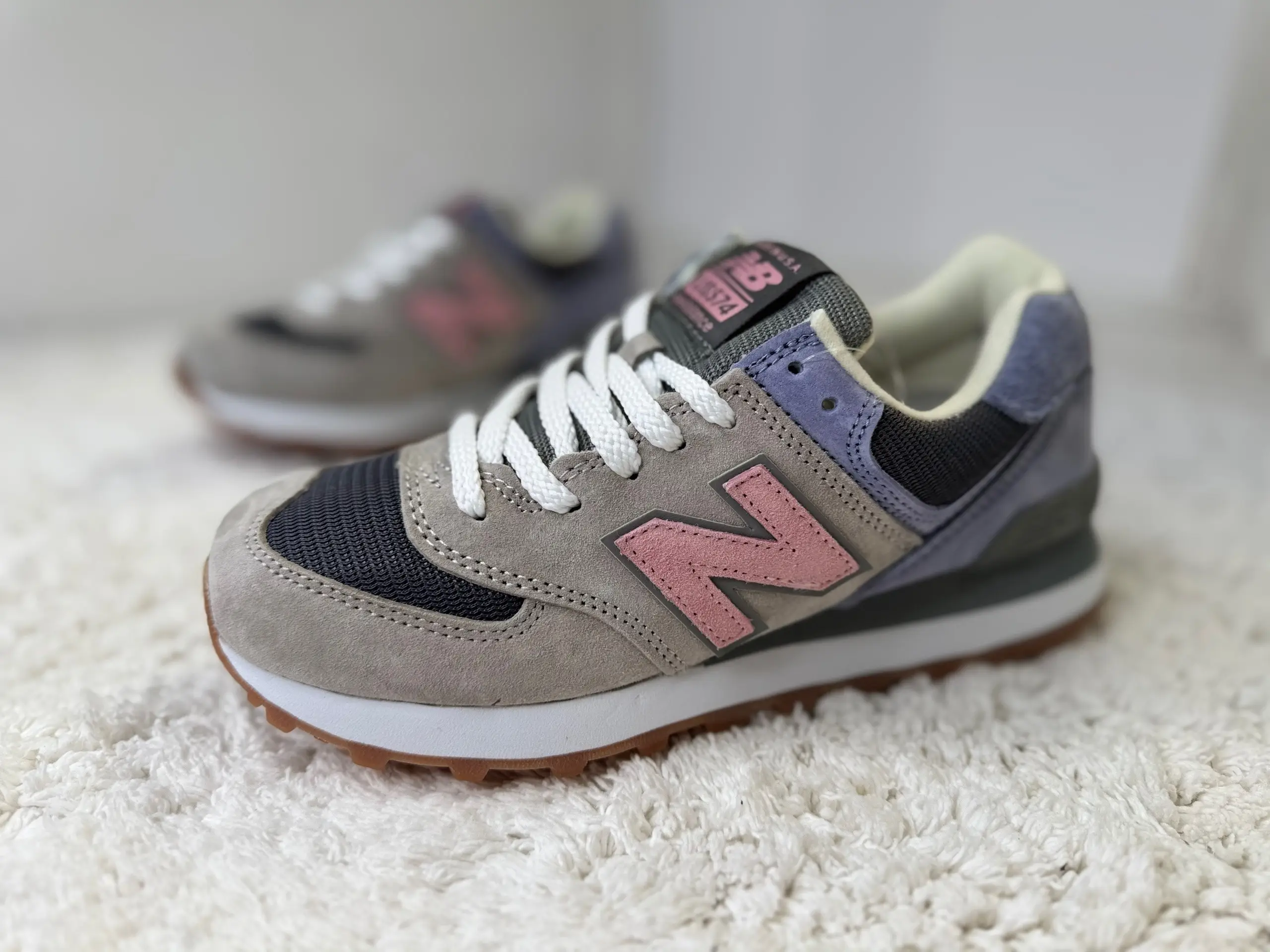 Женские New Balance 574 серые с фиолетовым