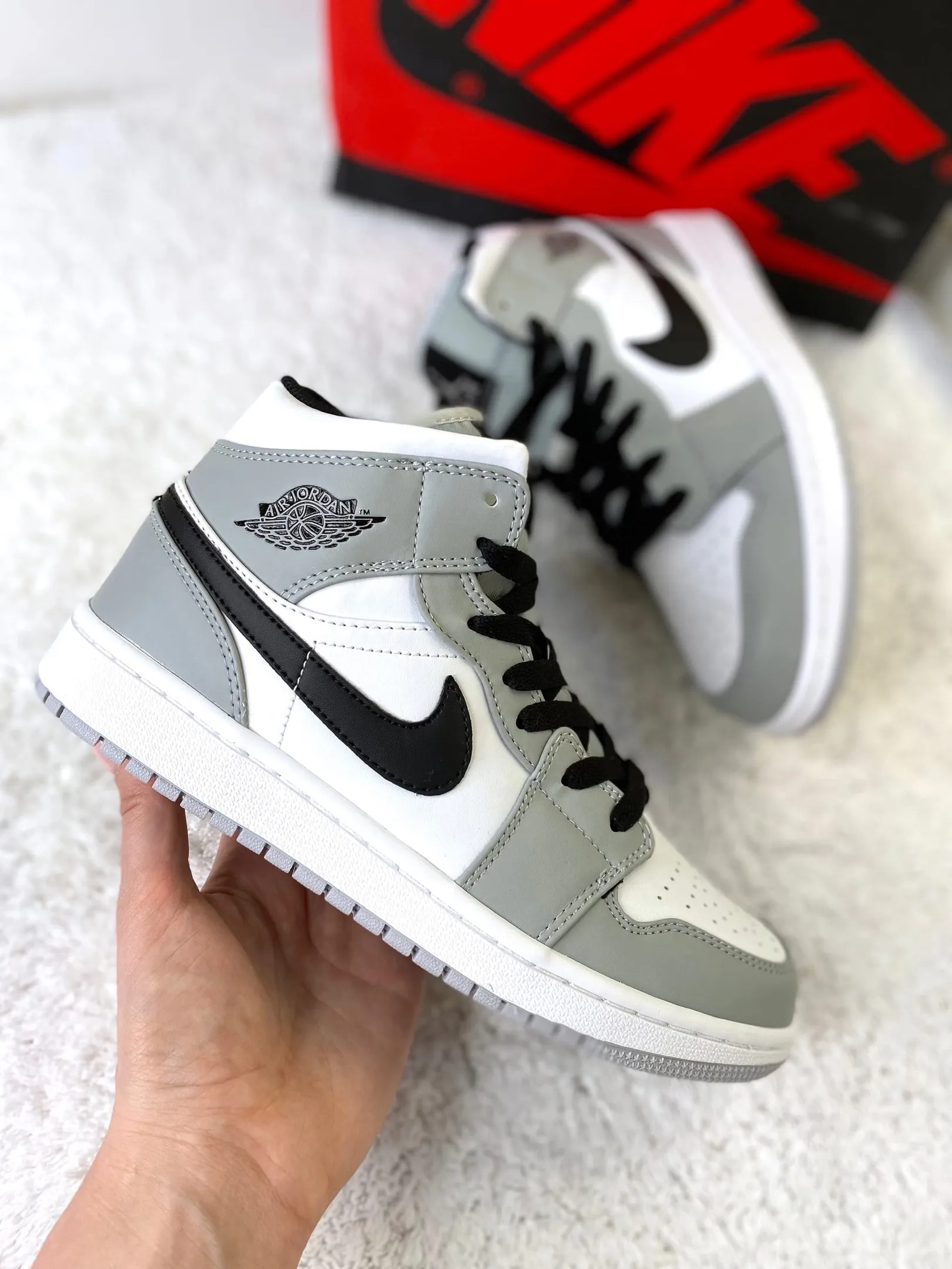 Nike Air Jordan 1 Mid grey white