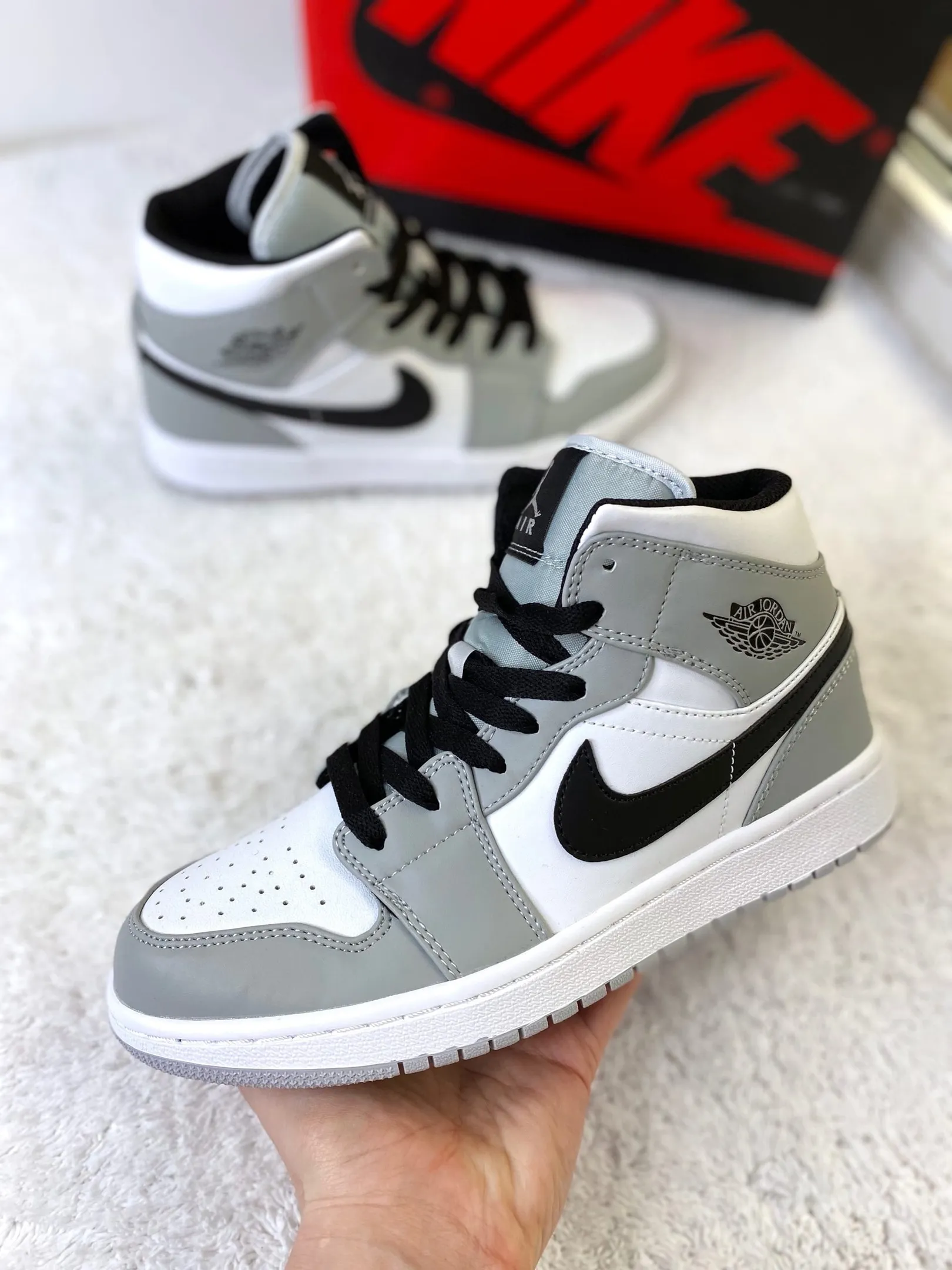 Nike Air Jordan 1 Mid grey white