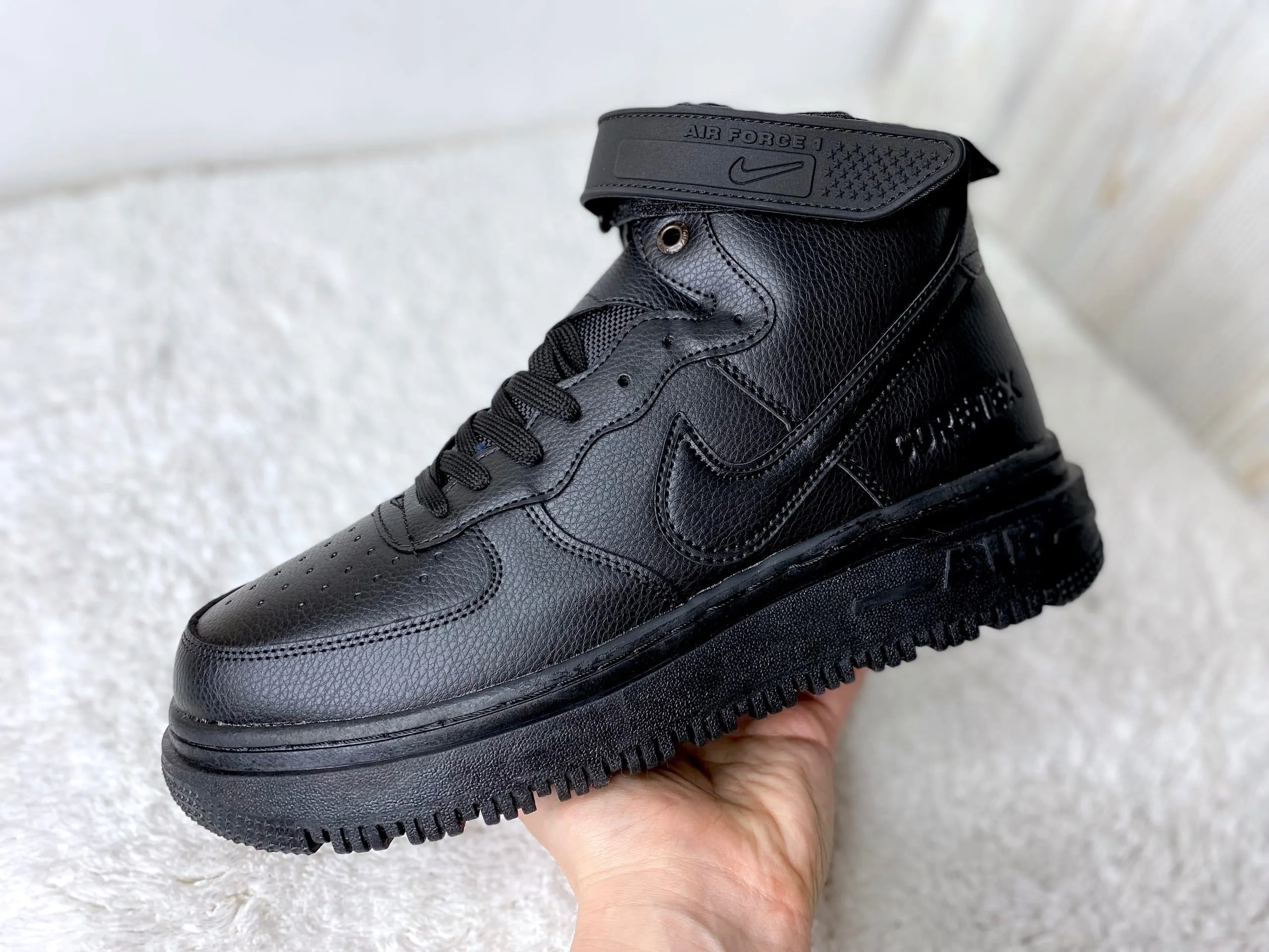 Кроссовки Nike Air Force черные на толстой подошве с мехом Кроссовки Nike Air Force черные на толстой подошве с мехом