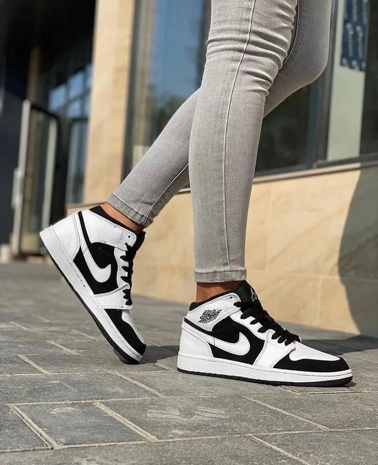 Кроссовки Nike Air Jordan черно-белые с мехом 2