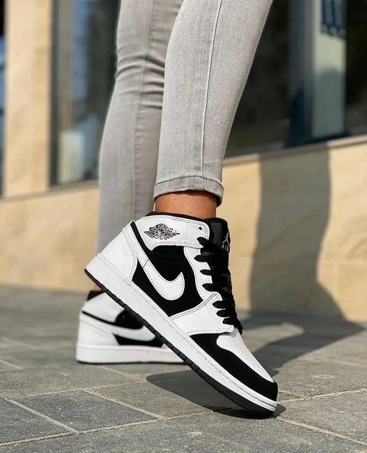 Кроссовки Nike Air Jordan черно-белые с мехом 2