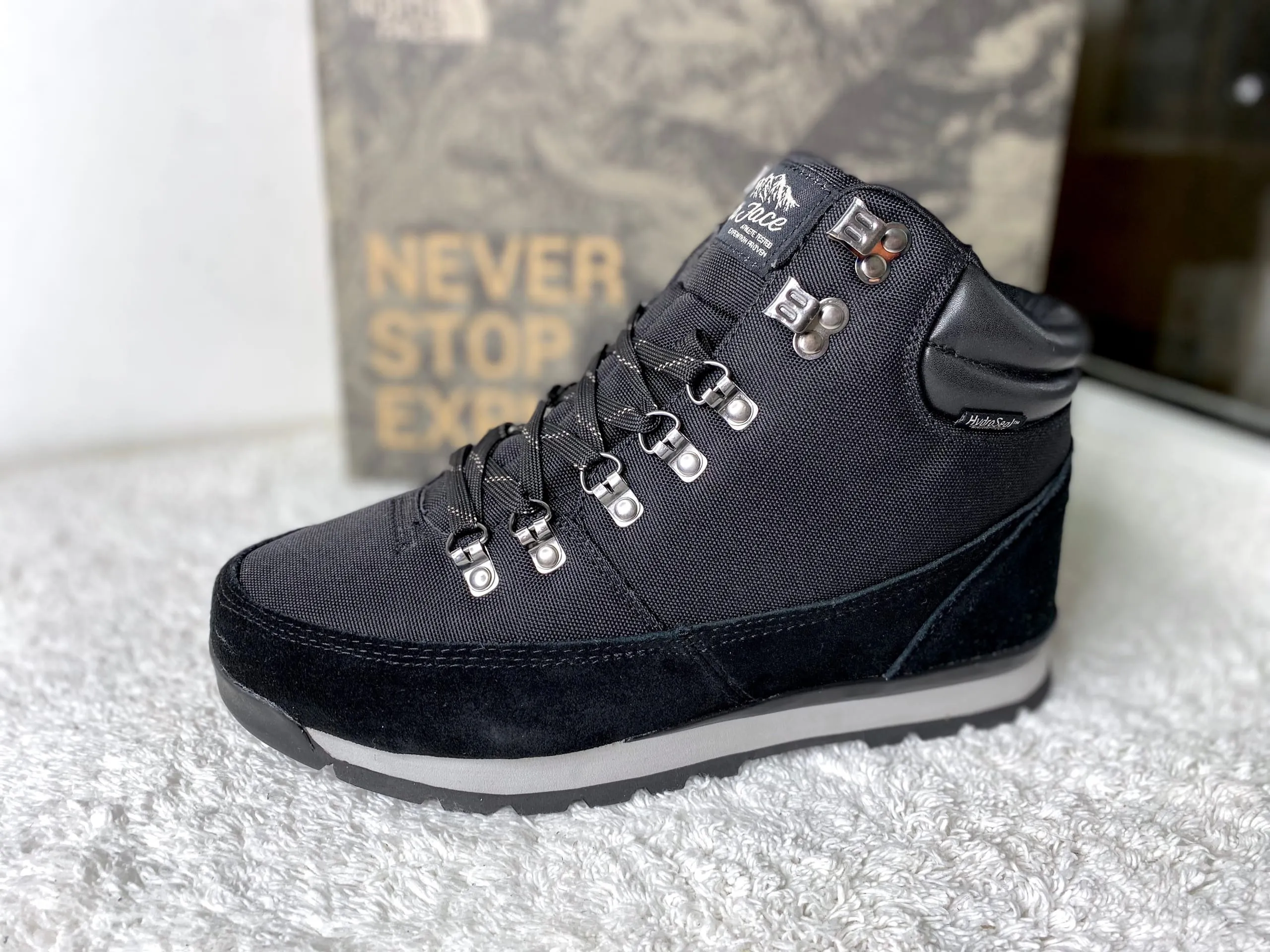 Ботинки The North Face черные с белым Ботинки The North Face черные с белым