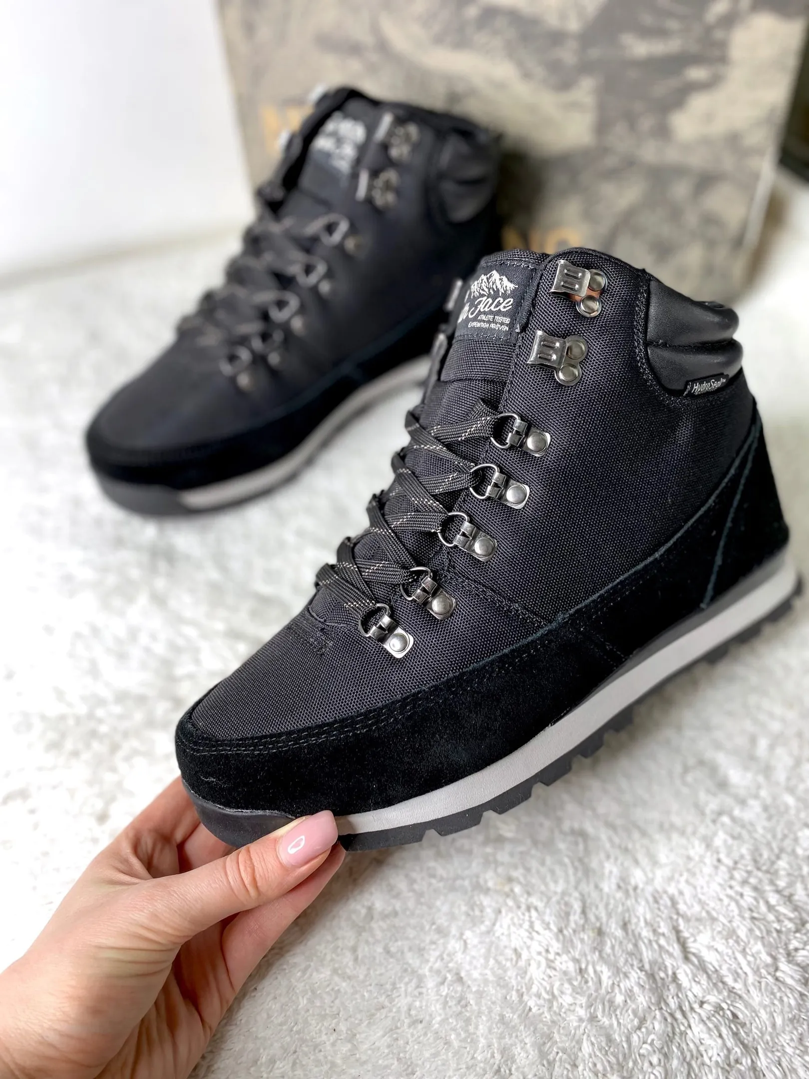 Ботинки The North Face черные с белым Ботинки The North Face черные с белым