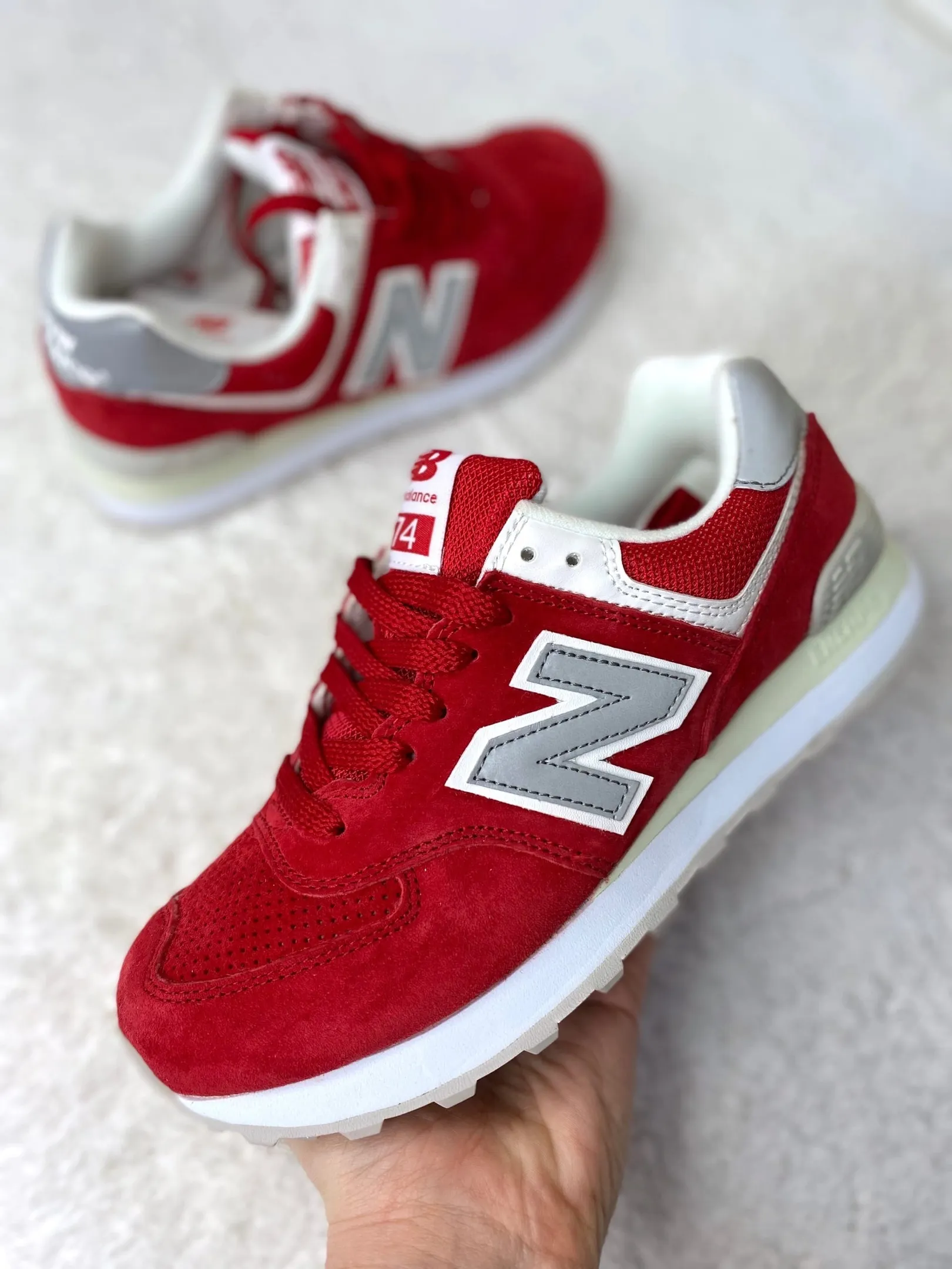 New Balance 574 алые