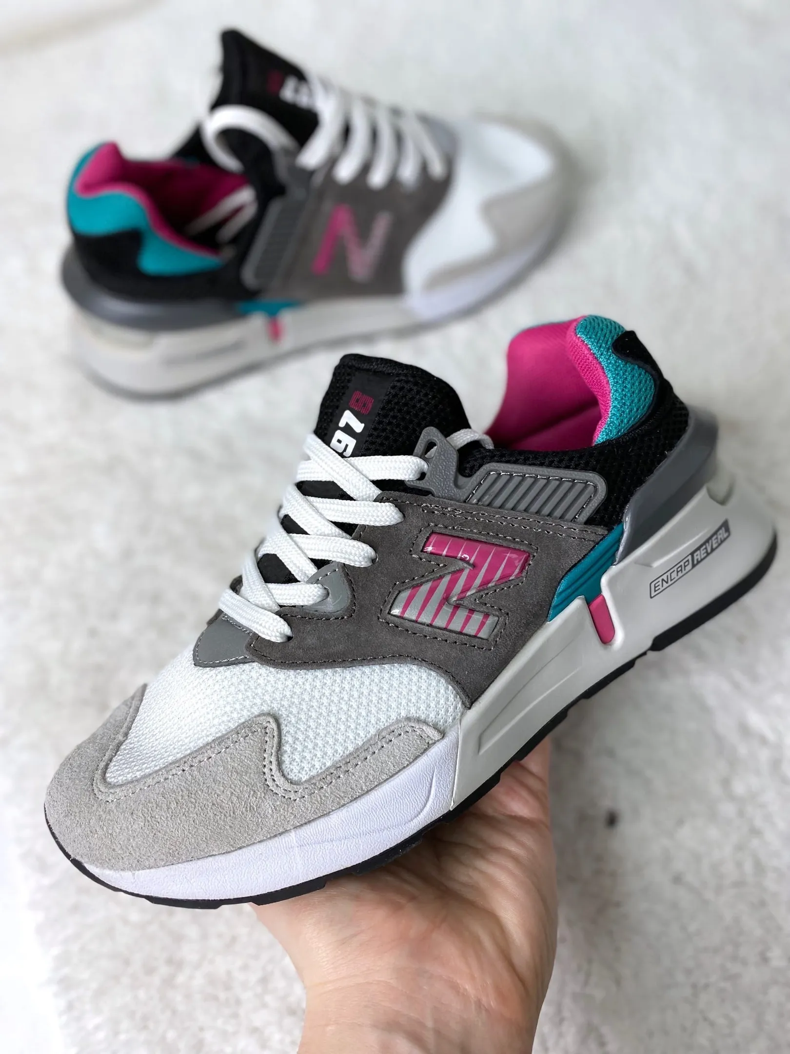 New Balance 997 S серые с розовым New Balance 997 S серые с розовым