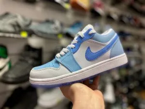 Кеды Nike Air Jordan 1 голубые с белым