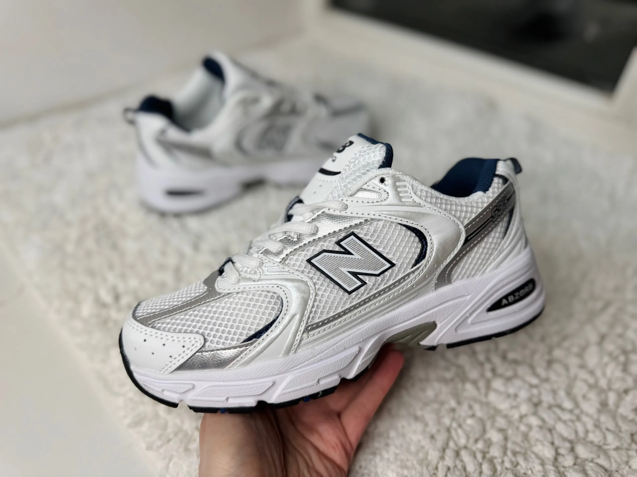 New Balance 530 белые с серебром