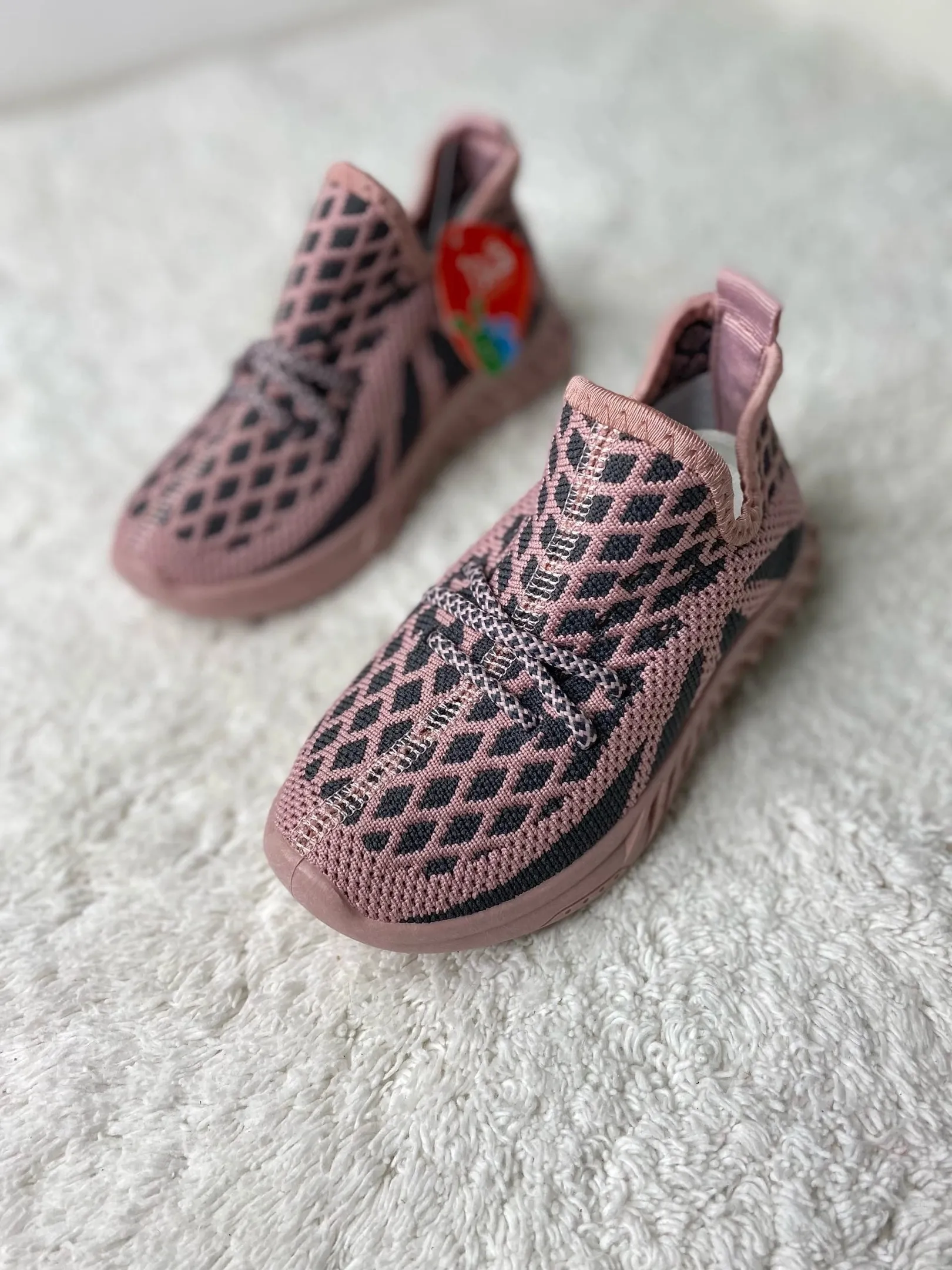 Детские Adidas Yeezy розовые