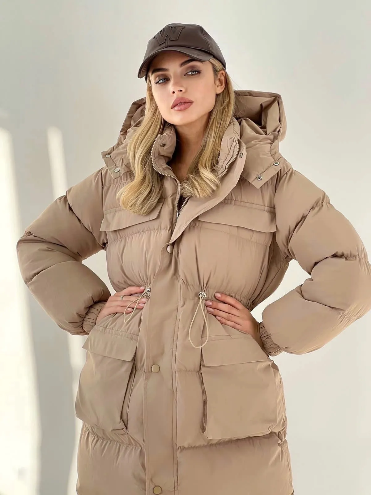 Куртка зимняя с большими карманами бежевая