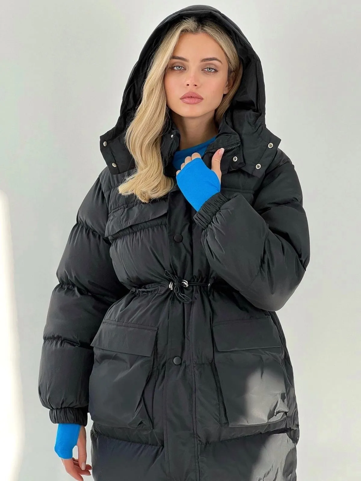 Куртка зимняя с большими карманами черная