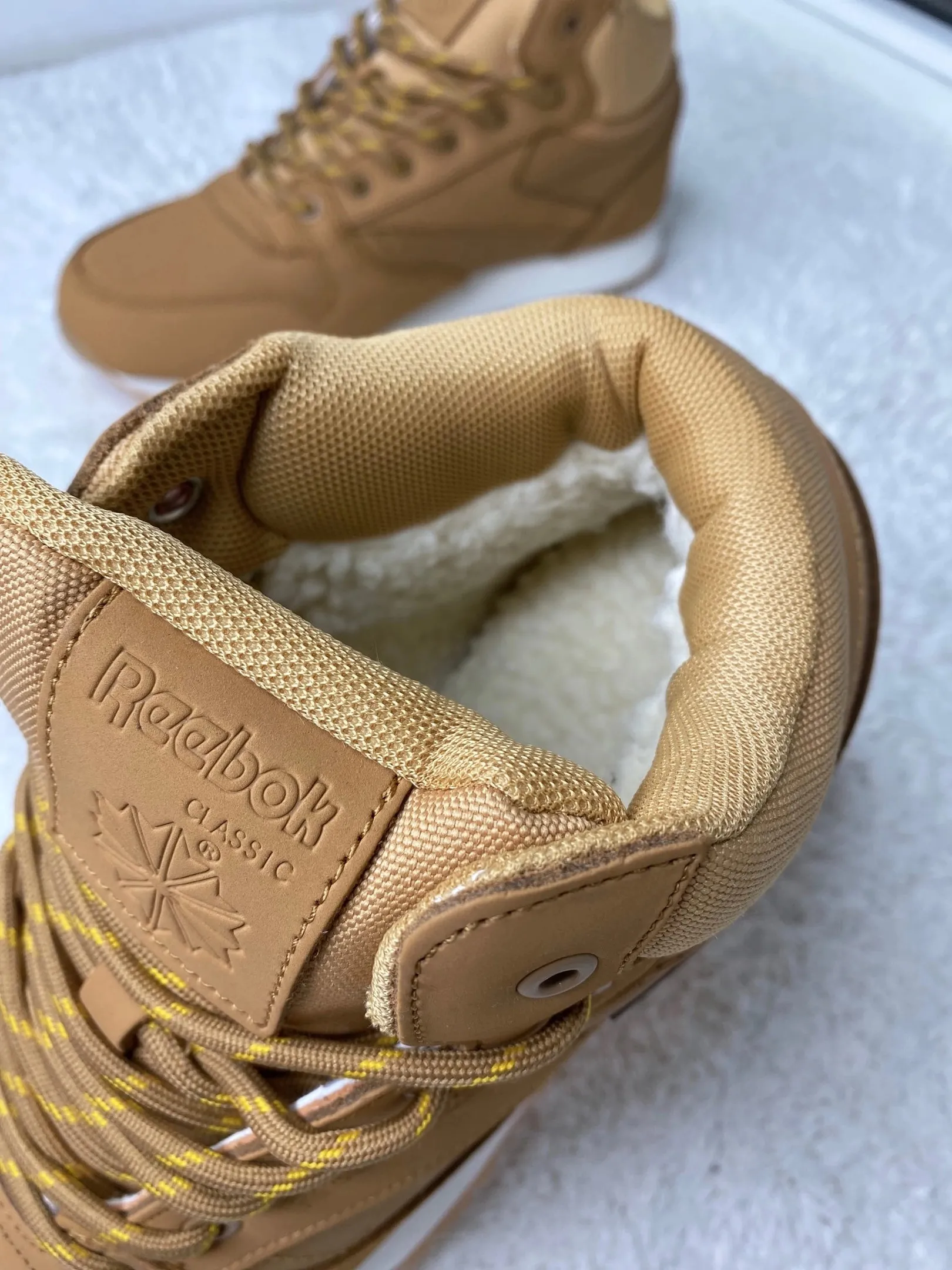 Reebok Classic Leather Mid бежевые Reebok Classic Leather Mid бежевые