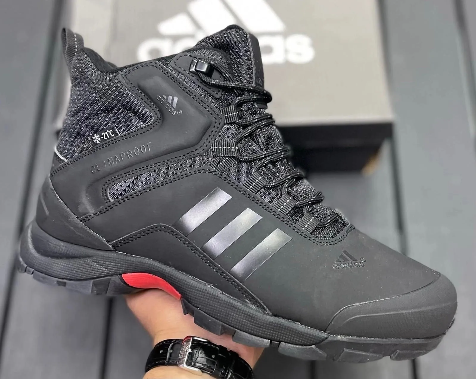 Adidas Climaproof высокие черные с красным Adidas Climaproof высокие черные с красным