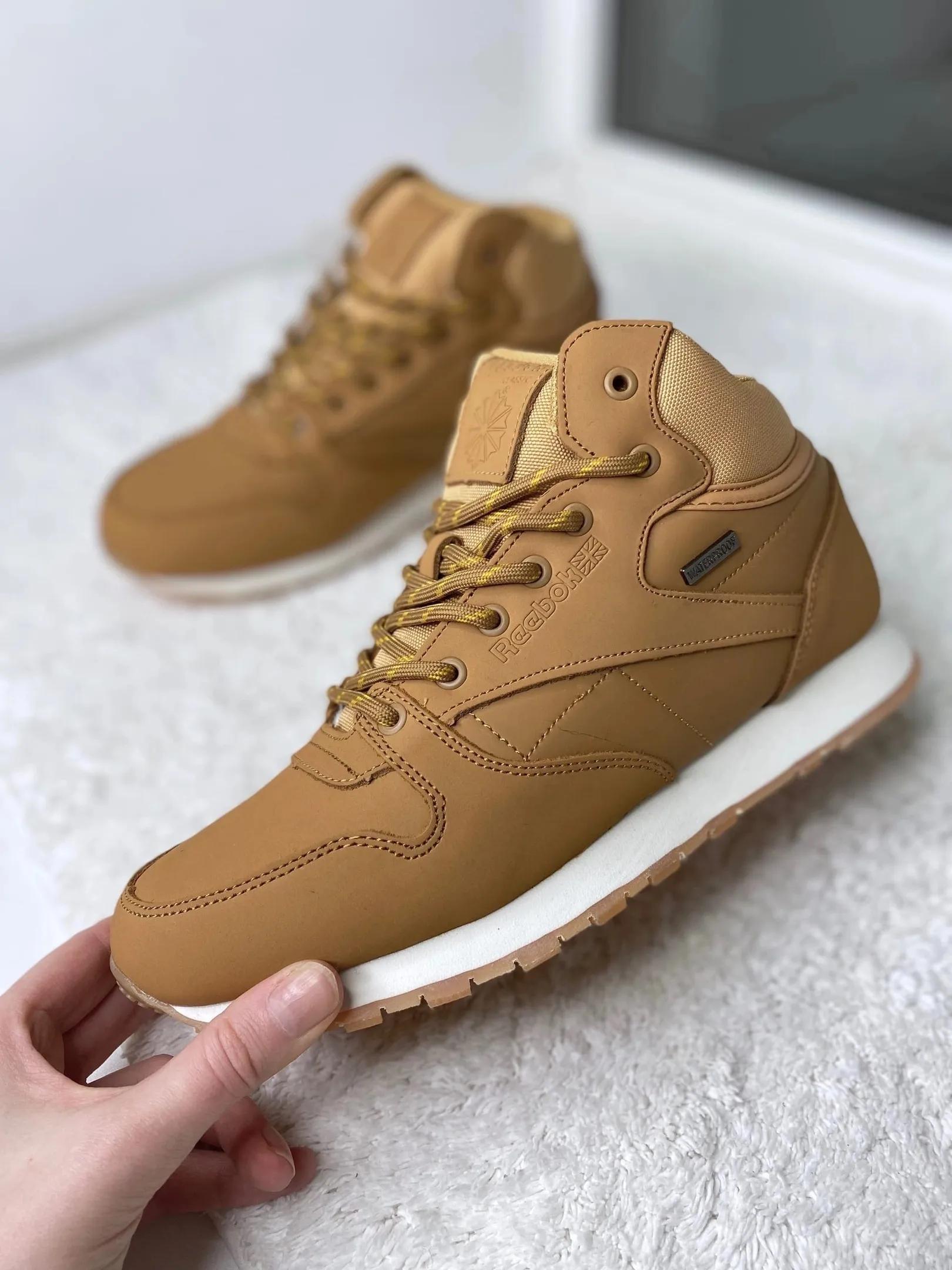 Reebok Classic Leather Mid бежевые Reebok Classic Leather Mid бежевые