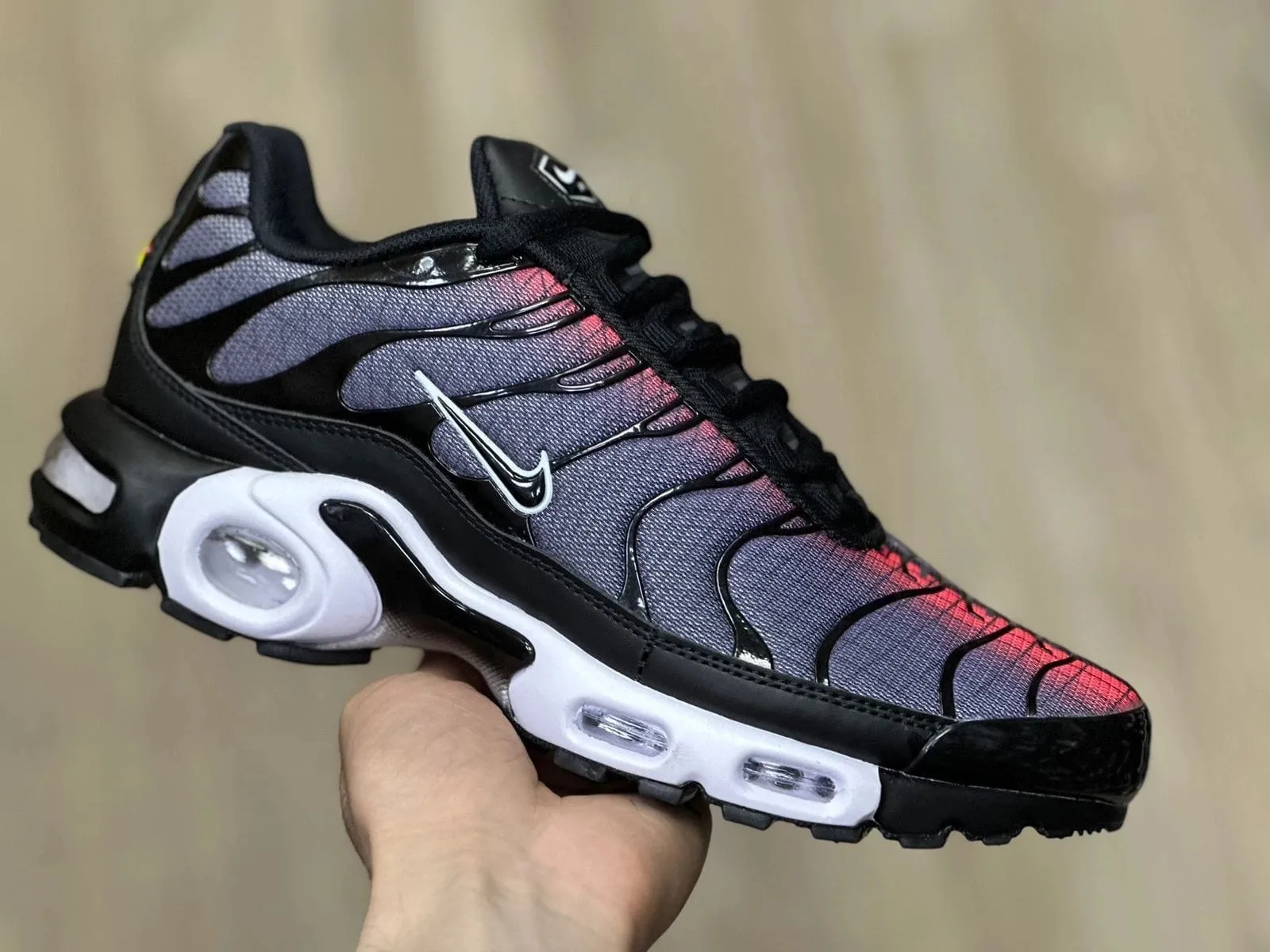 Nike Air Max Tn Plus Ultra серые с красным Nike Air Max Tn Plus Ultra серые с красным