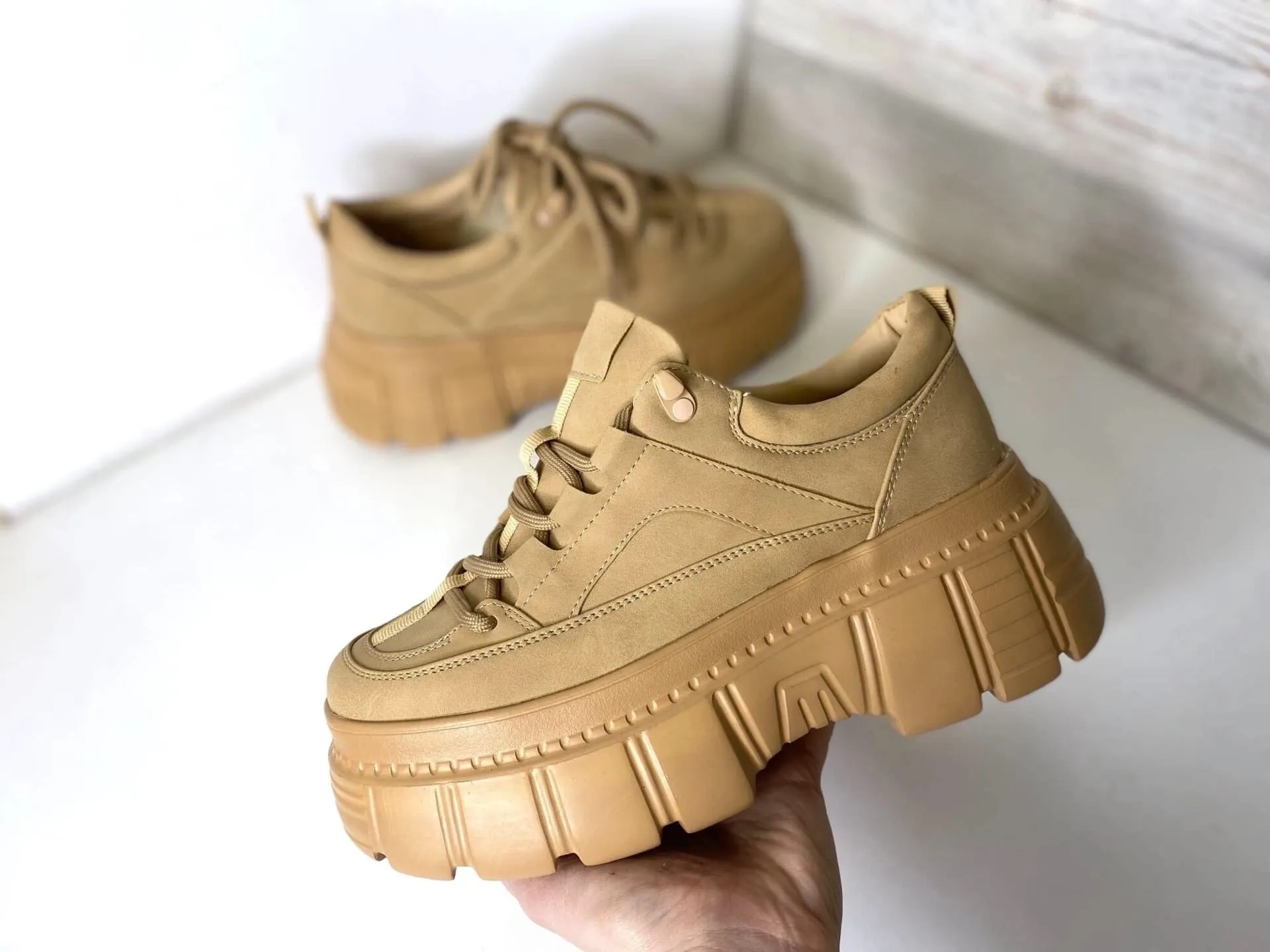 Бежевые на толстой подошве Бежевые на толстой подошве