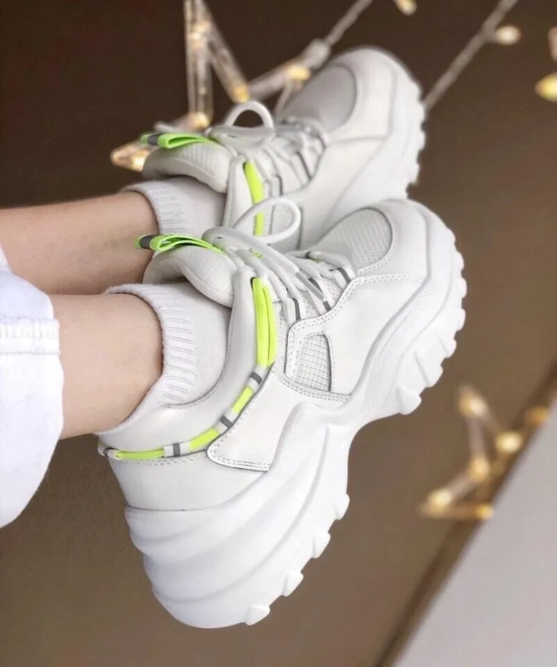 Buffalo белые с желтыми шнурками на толстой подошве