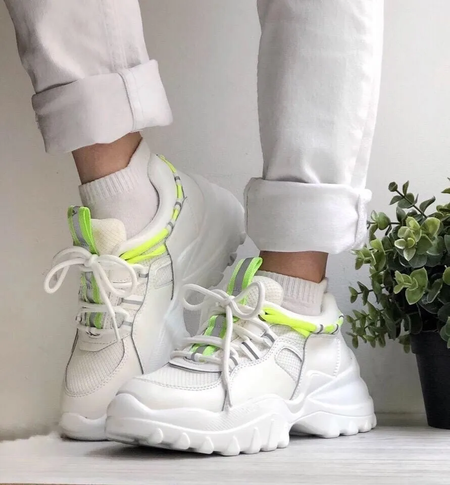 Buffalo белые с желтыми шнурками на толстой подошве