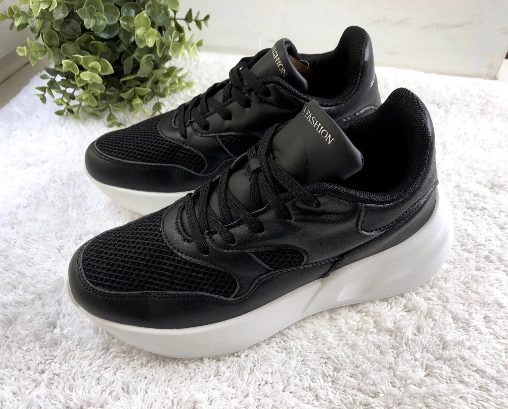 Buffalo черные с белым на толстой белой подошве Buffalo черные с белым на толстой белой подошве