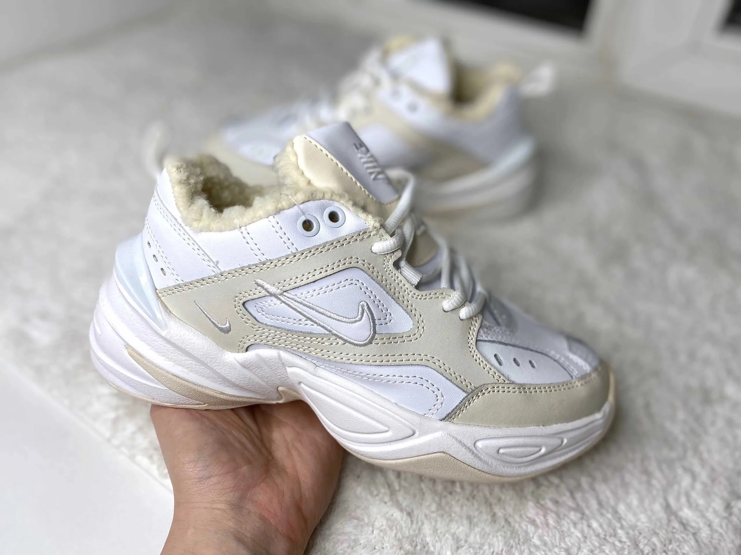 Nike Tekno белые с мехом Nike Tekno белые с мехом