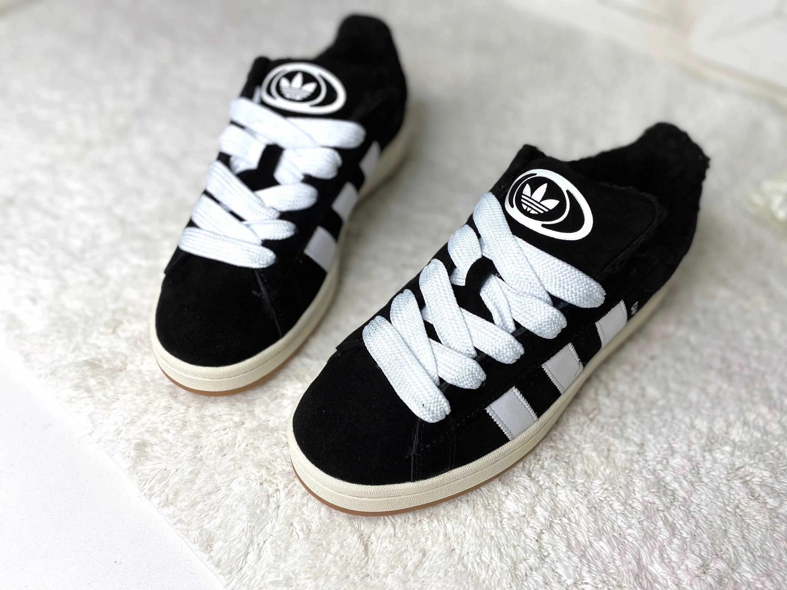 Adidas Campus черно белые с мехом