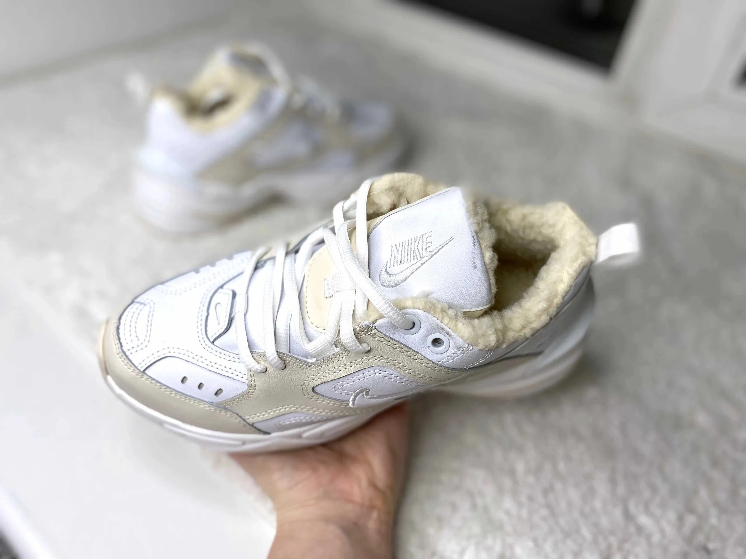 Nike Tekno белые с мехом Nike Tekno белые с мехом