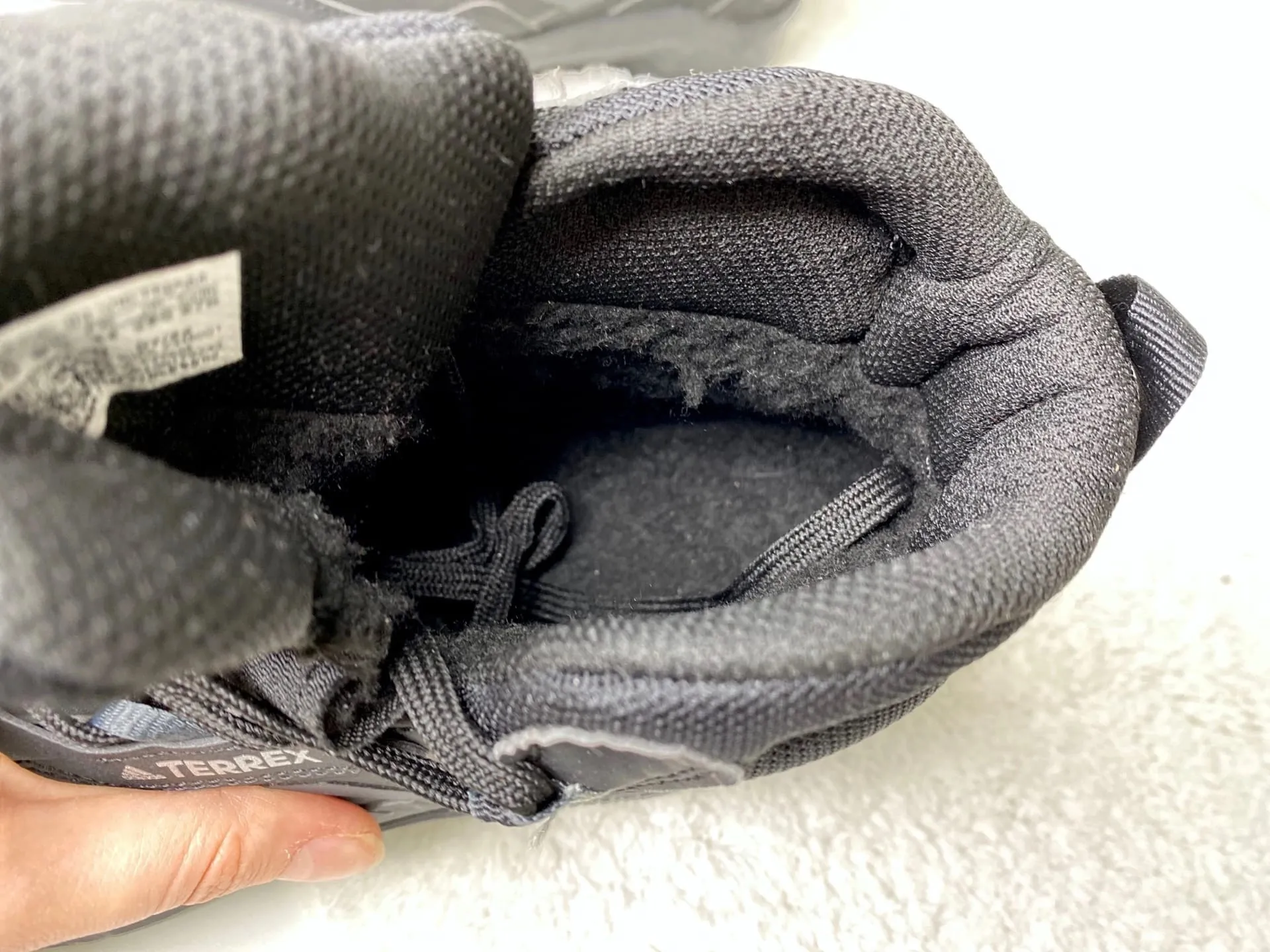 Adidas Terrex AX4 Mid черные