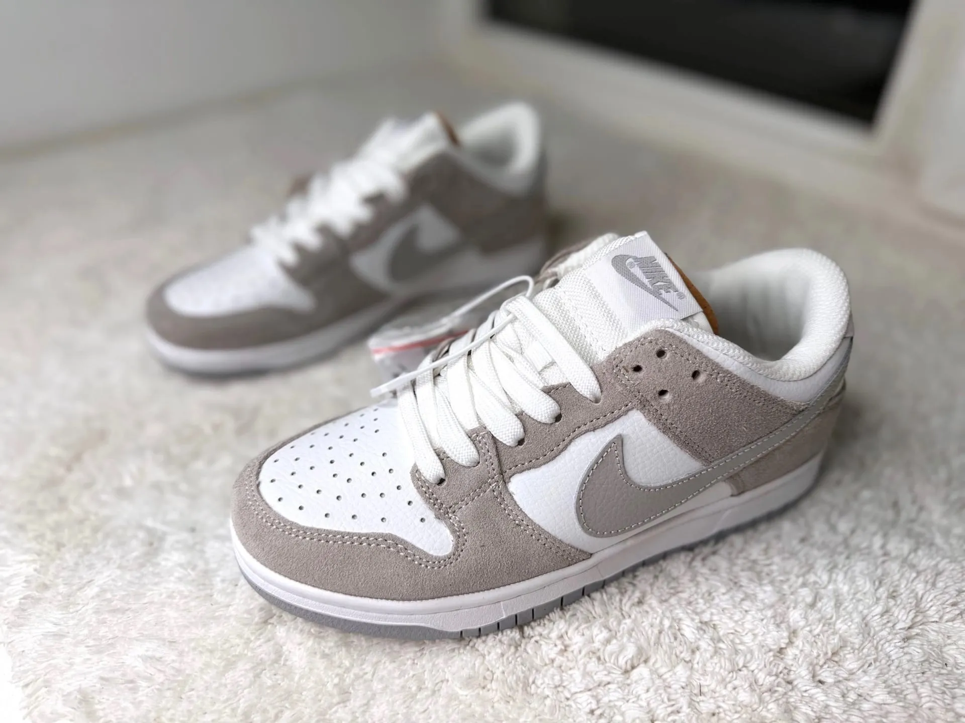 Nike Dunk Low серые с красным задником