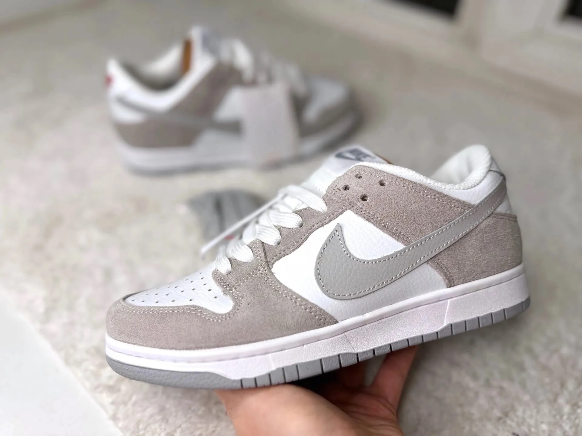 Nike Dunk Low серые с красным задником