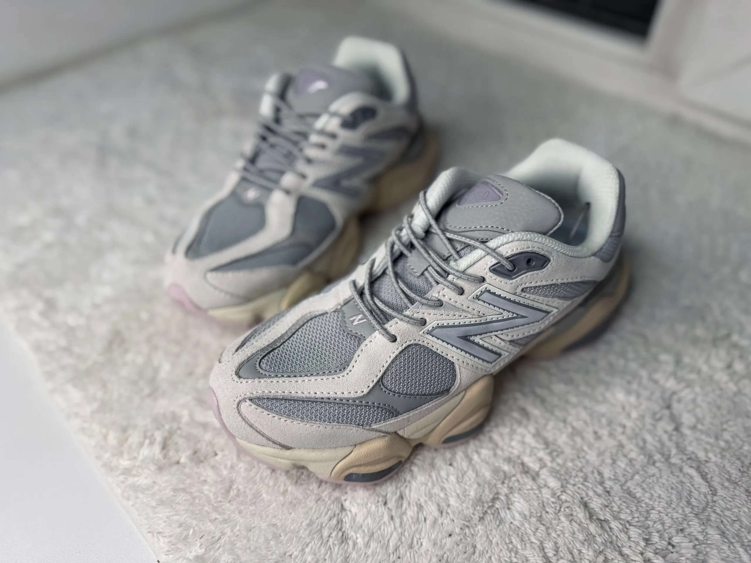 New Balance 9060 серые с розовым Кэнди