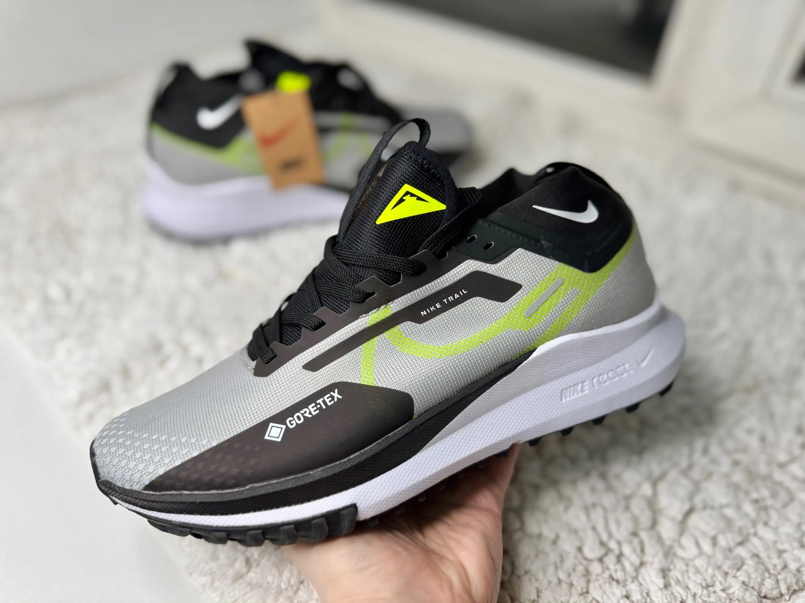 Серые Nike Wmns Pegasus Trail 4 Goretex